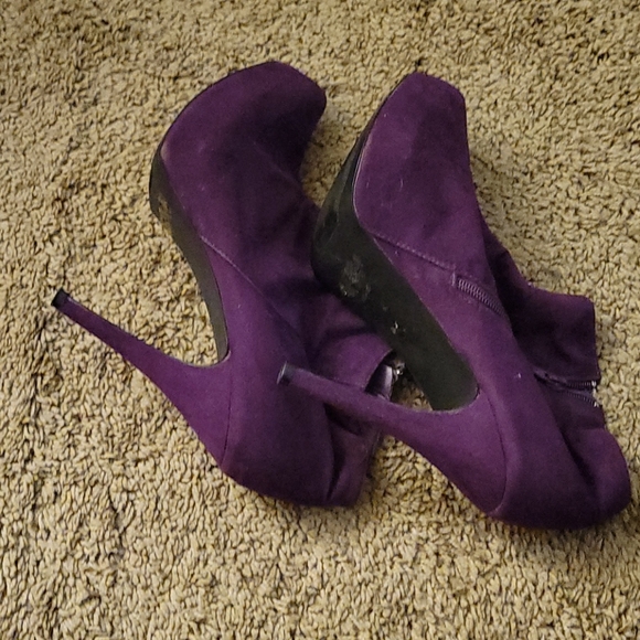 Boots - Picture 3 of 3